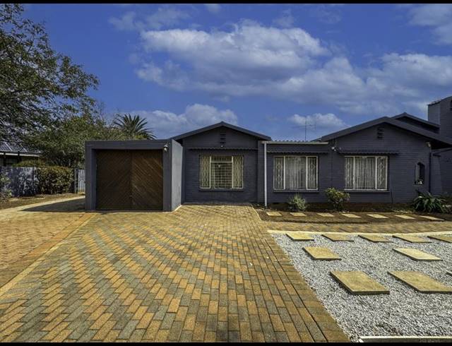3 BEDROOM HOUSE FOR SALE IN CROYDON